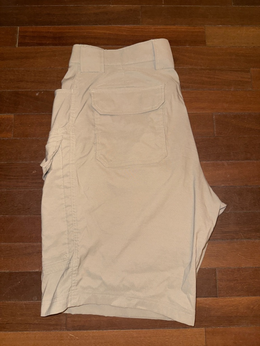 Duluth Trading Co Beige Cargo Shorts - Picture 9 of 10